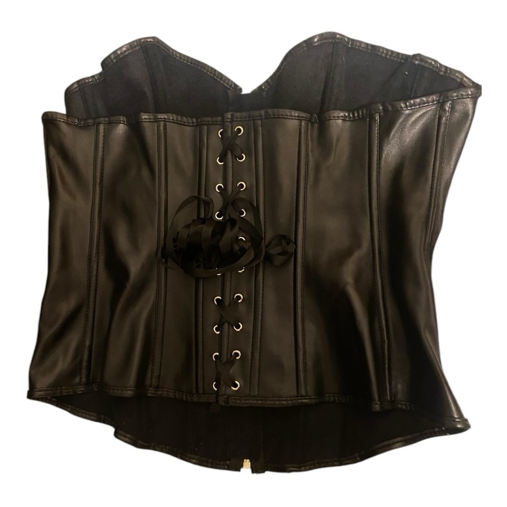 Women’s black faux leather Halter top /vest. zips and laces. Sexy and 🔥 … - Picture 2 of 6